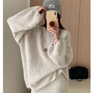 Round neck loose pullover sweater for women