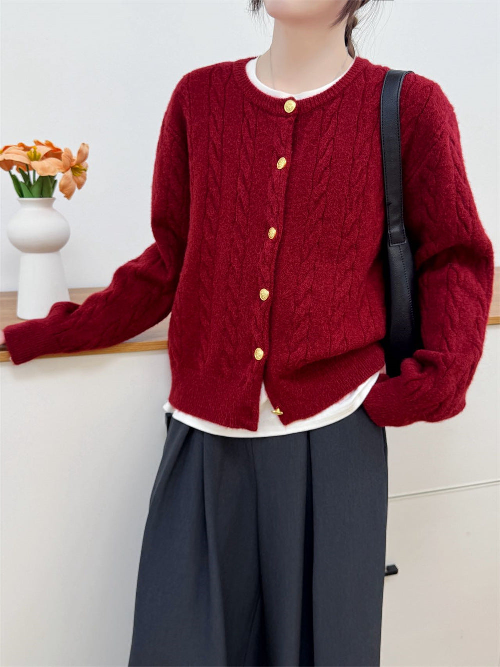 Round neck long sleeved sweater