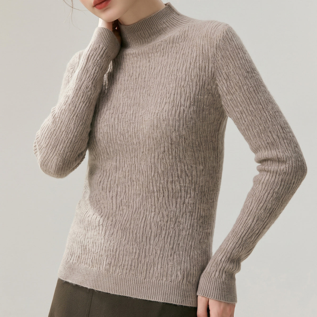 Half high neck solid color sweater