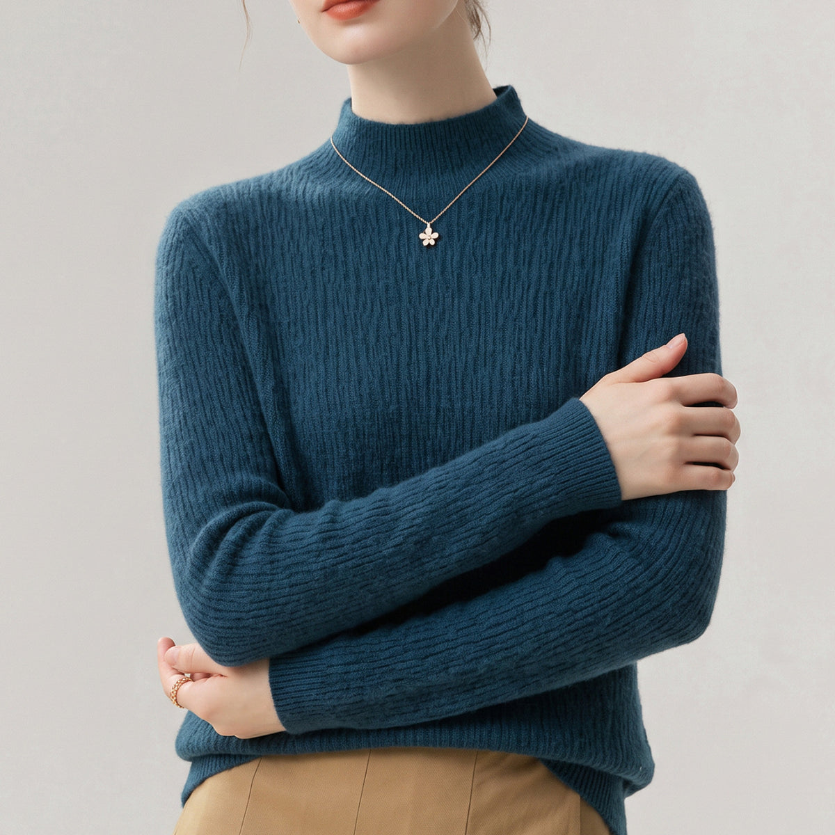 Half high neck solid color sweater