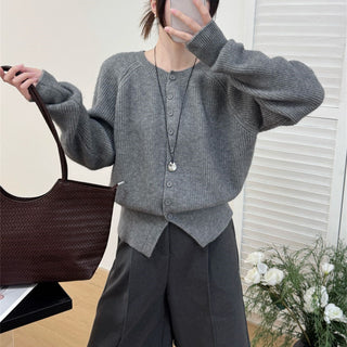 Solid color round neck sweater for women