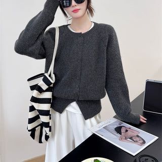 Solid color round neck sweater for women